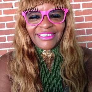 Meet your Posher, Gloria